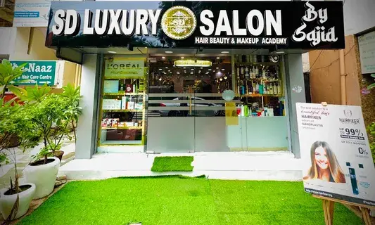 Front entrance of SD Luxury Salon by Sajid in Janakpuri New Delhi.